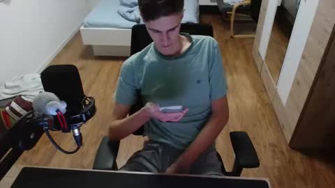 OverkneeBabe online show from December 2025 09:52:02 PM