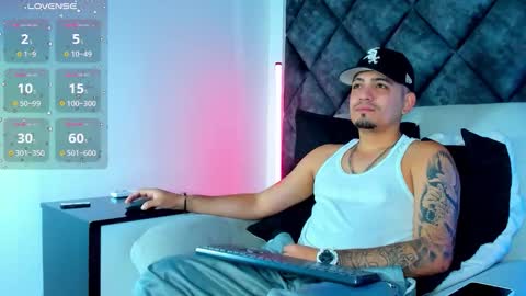 O W E N - S T O N E online show from December 2025 01:39:02 PM