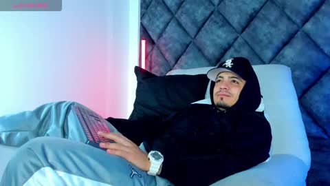 O W E N - S T O N E online show from December 2025 01:39:02 PM