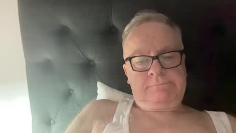 ozhairybearxxxx online show from March 2025 11:11:01 AM