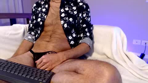 Snapshot of p_h_i_l chatting on January 2025 03:46:01 PM Fede online show from January 2025 03:46:01 PM