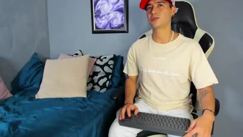 Snapshot of p_jhon chatting on June 2026 01:30:01 AM P online show from June 2026 01:30:01 AM