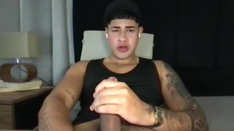 Javi    online show from February 2025 04:29:01 AM