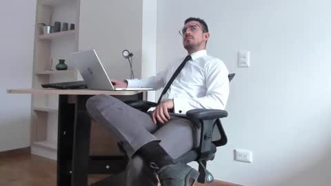 Snapshot of pablo_rincon95 chatting on February 2025 05:05:02 PM pablo rincon95 online show from February 2025 05:05:02 PM