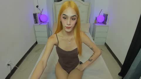 tiny girl wth big one online show from October 2025 07:42:02 AM