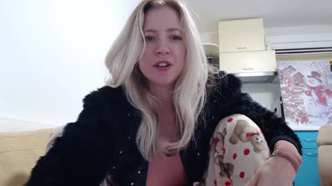 Snapshot of pam_fans chatting on December 2024 07:11:02 AM BABE online show from December 2024 07:11:02 AM