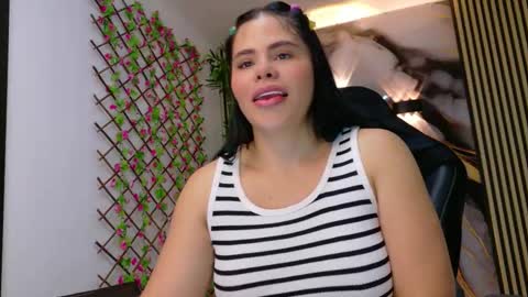 Snapshot of pam_roberts chatting on October 2025 05:35:02 PM Pam online show from October 2025 05:35:02 PM