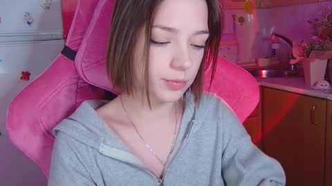 Snapshot of pambeeslyy chatting on April 2026 03:56:01 PM Pam online show from April 2026 03:56:01 PM