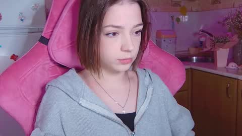 Snapshot of pambeeslyy chatting on April 2026 04:12:01 PM Pam online show from April 2026 04:12:01 PM