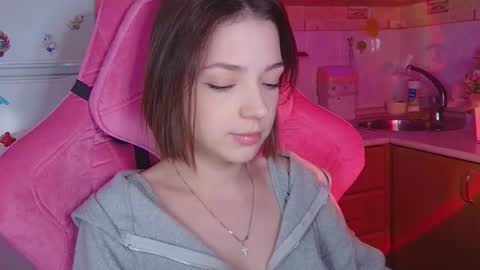 Snapshot of pambeeslyy chatting on April 2026 05:06:01 PM Pam online show from April 2026 05:06:01 PM