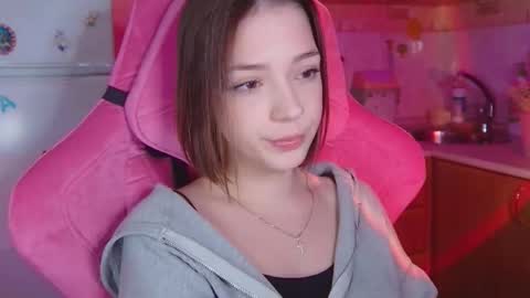 Snapshot of pambeeslyy chatting on May 2026 06:12:02 PM Pam online show from May 2026 06:12:02 PM