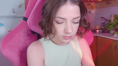Snapshot of pambeeslyy chatting on May 2026 10:44:01 AM Pam online show from May 2026 10:44:01 AM