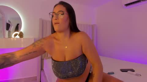 Manuela online show from February 2025 04:21:01 AM