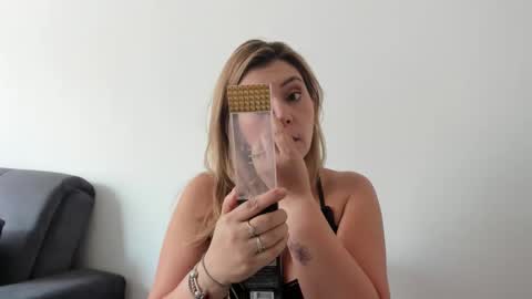 Snapshot of pamelaquenn_2 chatting on September 2025 03:33:01 PM PAMELA QUEEN online show from September 2025 03:33:01 PM