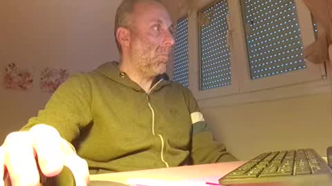 pansak1973 online show from March 2025 12:36:02 PM