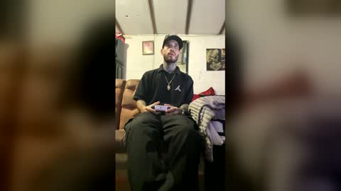 Snapshot of panthers_room chatting on April 2026 05:05:01 AM panthers_room online show from April 2026 05:05:01 AM