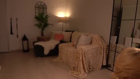 Snapshot of pantykrist chatting on February 2026 05:44:01 PM Kristina Kriss online show from February 2026 05:44:01 PM