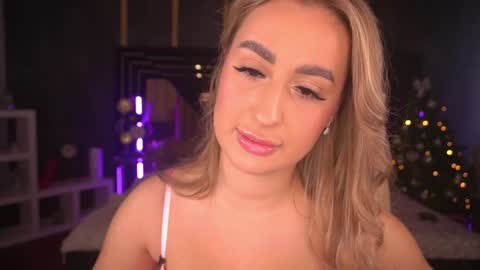 Lia online show from December 2024 11:29:01 AM