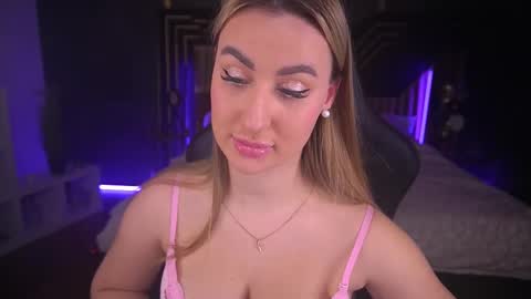 Lia online show from March 2025 06:52:01 PM