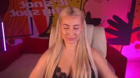 Snapshot of paolamola chatting on March 2026 02:45:01 PM Lia online show from March 2026 02:45:01 PM