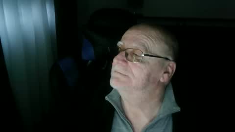 Snapshot of papilly chatting on March 2026 10:32:01 PM papilly online show from March 2026 10:32:01 PM