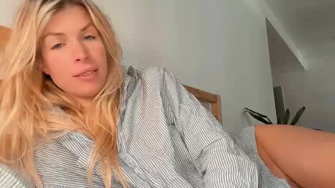 Snapshot of papilovesm chatting on May 2026 09:58:02 AM papilovesm online show from May 2026 09:58:02 AM