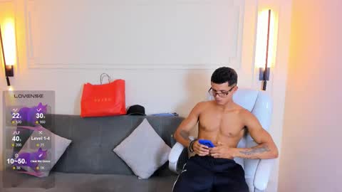 Snapshot of paradise_boy_s chatting on January 2026 07:37:02 PM Ryan And Casper online show from January 2026 07:37:02 PM