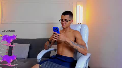 Snapshot of paradise_boy_s chatting on February 2026 06:36:02 PM Ryan And Casper online show from February 2026 06:36:02 PM