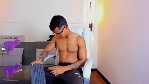 Snapshot of paradise_boy_s chatting on February 2026 05:58:01 PM Ryan And Casper online show from February 2026 05:58:01 PM