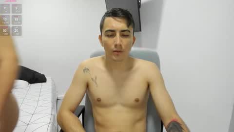 pareja_curiosa19 online show from February 2026 11:23:02 PM