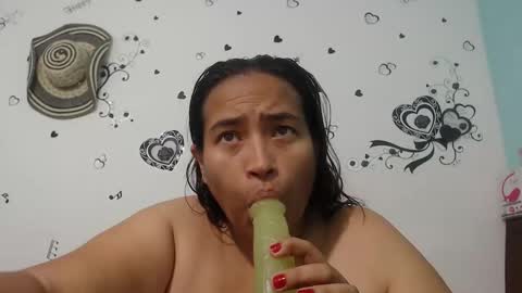 Snapshot of pareja_explosivasexx chatting on December 2024 09:44:01 AM Luna online show from December 2024 09:44:01 AM