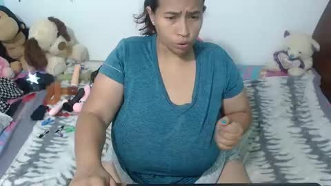 Snapshot of pareja_explosivasexx chatting on January 2025 05:03:02 AM Luna online show from January 2025 05:03:02 AM