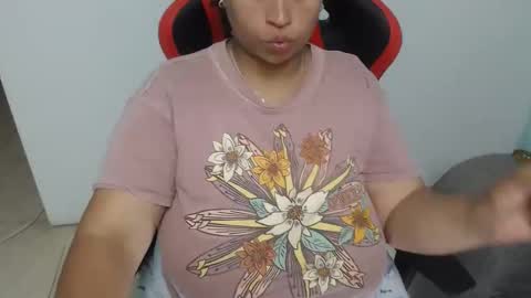 Snapshot of pareja_explosivasexx chatting on April 2026 05:23:01 AM Luna online show from April 2026 05:23:01 AM