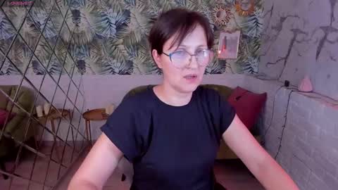 Paris online show from January 2025 02:42:01 AM