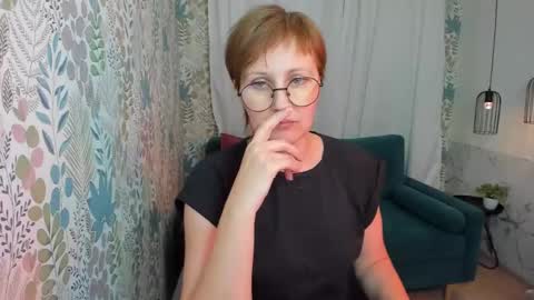 Paris online show from February 2025 07:19:02 PM