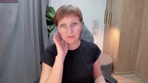 Paris online show from February 2025 07:49:02 PM