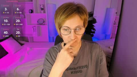 Snapshot of paris_cherry chatting on April 2026 05:57:01 PM Paris online show from April 2026 05:57:01 PM