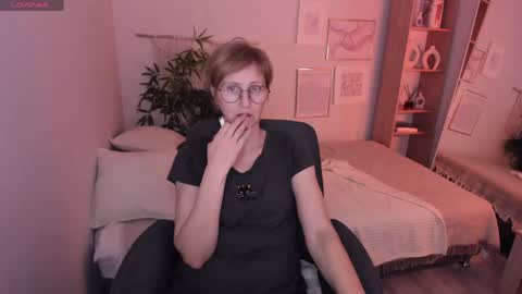Snapshot of paris_cherry chatting on April 2026 06:10:01 PM Paris online show from April 2026 06:10:01 PM