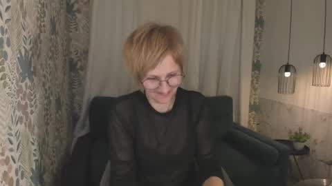 Snapshot of paris_cherry chatting on April 2026 06:14:02 PM Paris online show from April 2026 06:14:02 PM