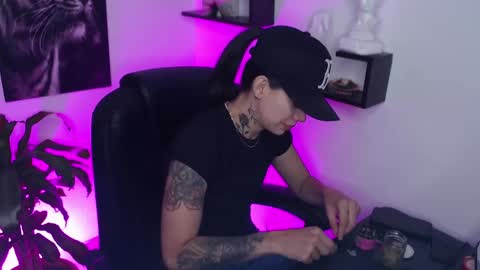 Snapshot of paris_dangelo chatting on March 2025 01:58:01 AM Paris D angelo online show from March 2025 01:58:01 AM