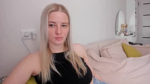 Snapshot of paris_hilt_on chatting on November 2025 07:28:01 AM Sasha online show from November 2025 07:28:01 AM