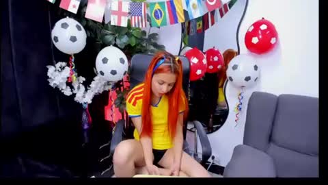 Snapshot of paris_petit chatting on June 2026 12:33:01 AM paris petit online show from June 2026 12:33:01 AM