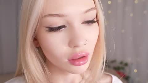 Snapshot of party_4_u chatting on November 2025 04:00:02 PM Sofi online show from November 2025 04:00:02 PM