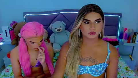 Snapshot of party_duo_trans chatting on October 2025 06:00:01 AM sara y cata online show from October 2025 06:00:01 AM