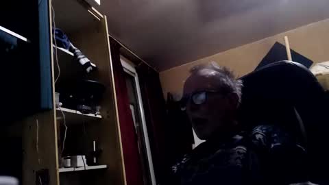 Snapshot of pascal88881 chatting on December 2024 06:52:01 AM pascal88881 online show from December 2024 06:52:01 AM