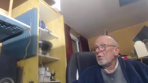 Snapshot of pascal88881 chatting on December 2024 06:42:02 PM pascal88881 online show from December 2024 06:42:02 PM