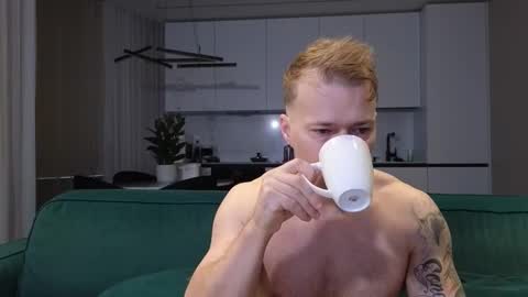 Snapshot of pashka_x chatting on October 2025 06:03:01 AM Pashka online show from October 2025 06:03:01 AM