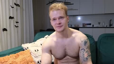 Snapshot of pashka_x chatting on October 2025 04:22:01 PM Pashka online show from October 2025 04:22:01 PM