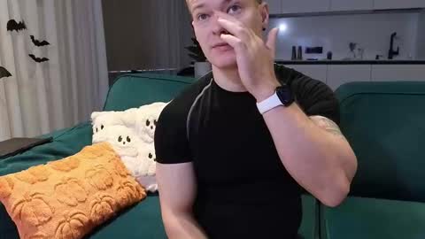 Snapshot of pashka_x chatting on October 2025 06:04:02 AM Pashka online show from October 2025 06:04:02 AM