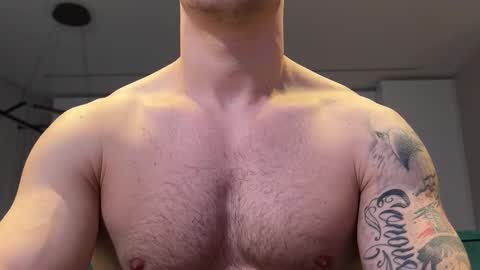 Snapshot of pashka_x chatting on November 2025 07:40:02 AM Pashka online show from November 2025 07:40:02 AM